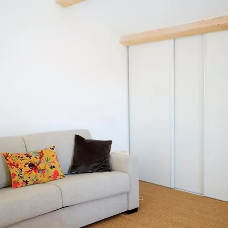 Jolie Recente 3 Chambres, 150 M De La