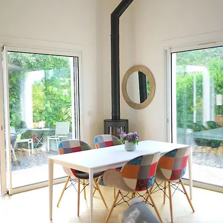 Jolie Recente 3 Chambres, 150 M De La Villa *